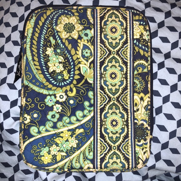 Vera Bradley iPad Sleeve - Picture 1 of 3